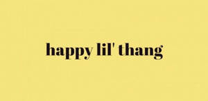 黃色背景上帶有 happy lil' thang 字句的文字桌布 — Vsco 壁紙