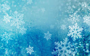 雪花飄落在藍色調場景中的光禿禿的冬日樹木上。 — 冬季風景 壁紙