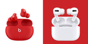 紅色Beats耳機和白色AirPods Pro放在它們的充電盒中。 — AirPods 壁紙