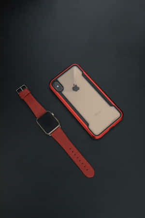 深色背景上的紅色皮革 Apple Watch 和 iPhone 保護殼。 — 手錶 GIF 壁紙