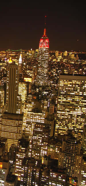 紐約市夜間空中景觀，照亮的高樓大廈和帝國大廈。 — 城市風景 壁紙