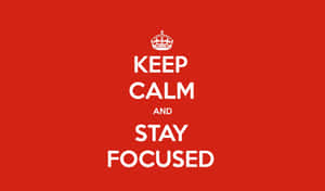 Keep calm and stay focused 紅色背景上帶有皇冠的勵志海報 — 目標 壁紙