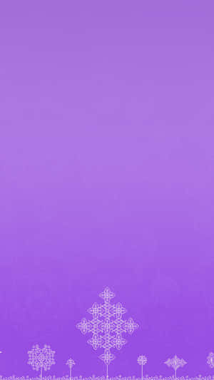 紫色背景，底部帶有白色裝飾性花卉和幾何圖案。 — BTS 紫色美學 壁紙