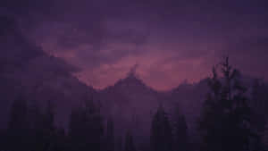 紫色暮色籠罩霧氣山脈，松樹剪影 — 電玩遊戲 GIF 壁紙