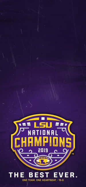 LSU National Champions 2019標誌與標語，置於紫色紋理背景上。 — Galaxy A08 壁紙