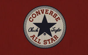 Converse All Star 標誌貼片在紅色布料背景上 — Converse 標誌 壁紙