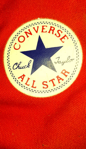 紅色帆布背景上的 Converse All Star 標誌 — Converse 標誌 壁紙