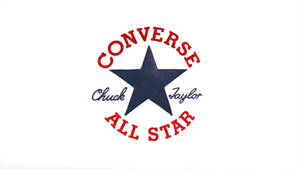 Converse Chuck Taylor All Star 標誌，白色背景上帶有海軍藍星星和紅色文字。 — Converse 標誌 壁紙