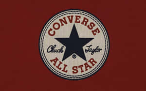 紅色布料背景上的Converse Chuck Taylor All Star標誌貼片。 — Converse 標誌 壁紙