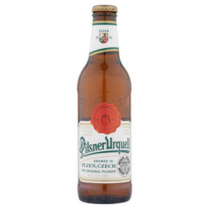 在捷克皮爾森釀造的 Pilsner Urquell 啤酒瓶 — 啤酒 壁紙