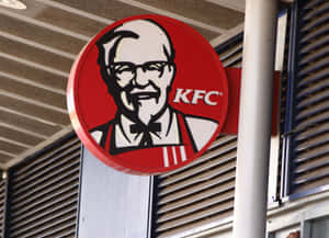 安裝在建築物上的KFC餐廳招牌，帶有桑德斯上校的臉。 — 肯德基 壁紙