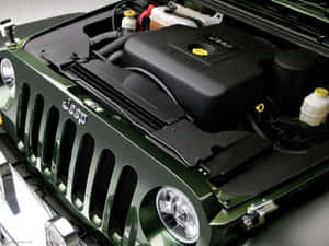 綠色Jeep Wrangler引擎艙，可見機械部件和標誌性格柵。 — 吉普 壁紙