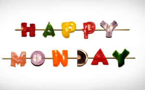 用彩色蔬菜片串在竹籤上拼出Happy Monday。 — 柳橙 壁紙