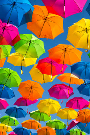 充滿漂浮彩色雨傘的天空，色調明亮。 — 小米平板 9 Pro 壁紙