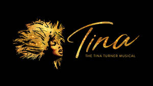 蒂娜·特納的金色閃爍肖像，帶有「Tina The Tina Turner Musical」文字。 — 音樂 壁紙