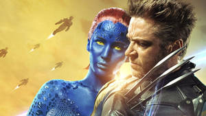 Mystique 和 Wolverine 在戲劇性的超級英雄場景中，有飛行人物。 — 休·傑克曼 壁紙