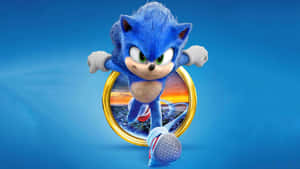 Sonic the Hedgehog 穿過金色圓環奔跑，身後是城市日落。 — 音速小子 壁紙