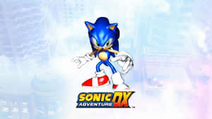 藍色刺蝟索尼克以遊戲姿勢出現，帶有Sonic Adventure DX標誌。 — 音速小子 壁紙