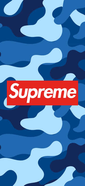 藍色迷彩背景，帶有白色文字的紅色Supreme標誌。 — 三星 S21 Ultra 壁紙