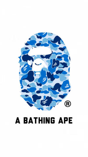 藍色迷彩猿頭標誌，下方有註冊商標和品牌文字。 — BAPE 標誌 壁紙