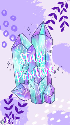 虹彩水晶，帶有「Stay Positive」文字，在薰衣草水彩背景上，配有樹枝。 — 水晶 壁紙