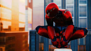 身穿紅色戰衣的蜘蛛人在日落時蹲伏在城市屋頂上。 — 4K Marvel 壁紙
