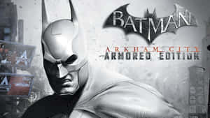 蝙蝠俠身穿裝甲服，在 gritty 的城市環境中，帶有 Arkham City 標誌。 — 蝙蝠俠 阿卡漢城市 壁紙