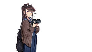 貓耳動漫女孩拿著相機並背著背包。 — 極簡動畫 壁紙