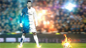 克里斯蒂亞諾·羅納度在足球場上，腳下有一個燃燒的球。 — Cr7 壁紙