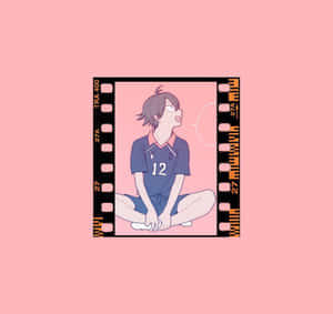 身穿藍色球衣12號的動漫男孩，盤腿坐在底片條框內。 — 手球 壁紙