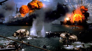 軍艦爆炸成熾熱的爆炸，水手們在混亂的水域中匆忙行動。 — 珍珠港 壁紙
