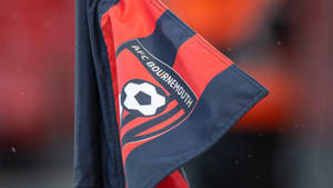 AFC Bournemouth 足球旗幟隨風飄揚。 — 運動 壁紙
