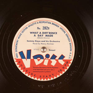 Sammy Kaye 和他的樂團演唱的《What a Difference a Day Made》的復古 War Department 唱片標籤。 — 音樂 壁紙