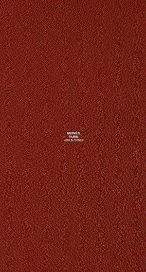 勃艮第色皮革，中央有Hermès Paris Made in France文字。 — 愛馬仕 壁紙