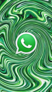 以旋轉的綠色和白色圖案融入WhatsApp圖示的迷幻抽象設計。 — Whatsapp 壁紙