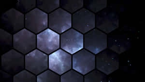 六角形面板框住了深藍色和紫色太空中佈滿星星的星雲景觀。 — 六邊形 壁紙