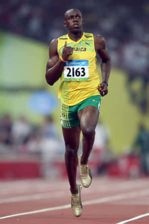 Usain Bolt穿著牙買加隊服在奧運跑道比賽中奔跑 — 運動 壁紙