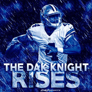 雨中持球的橄欖球運動員，附有文字 The Dak Knight Rises — 荼毘 壁紙
