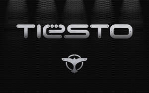 Tiesto 標誌，帶有翼形徽章，位於穿孔金屬背景上，配有聚光燈。 — BLACKPINK 標誌 壁紙