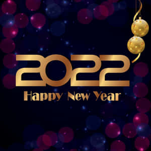 金色2022年新年快樂文字，帶有懸掛的星形裝飾，背景為深藍色散景。 — 新年快樂 壁紙