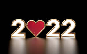 金色3D數字2022，零的位置為紅色心形，在黑色表面上發光。 — 白色與金色 壁紙