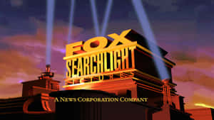 Fox Searchlight Pictures標誌在暮色中於聚光燈下發光。 — 黃昏 壁紙
