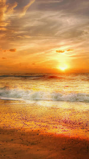 夕陽映照海洋，海浪拍打沙灘 — 日落 壁紙