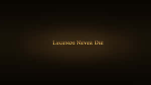 在深色漸層背景上，金色發光文字「Legends Never Die」。 — 桌面 壁紙