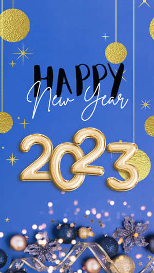 藍色背景上金色氣球和節日裝飾，祝新年2023快樂。 — 慶祝 壁紙