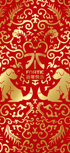 紅色和金色桌布，兩隻狗對稱地置於農曆新年標誌兩側。 — iPhone 16 壁紙