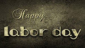 粗糙混凝土牆上金色Happy Labor Day文字。 — 勞動節 壁紙