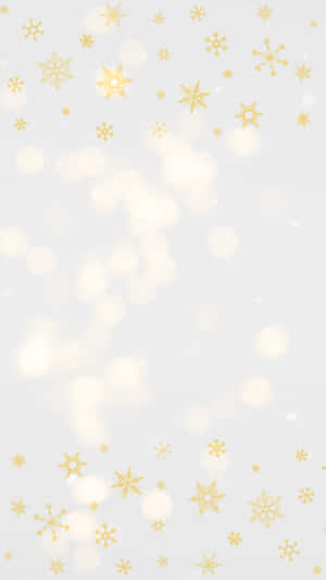 金色雪花在背景中伴隨柔和發光燈光飄落。 — 溫馨聖誕氛圍 壁紙