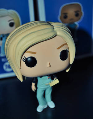 金髮護士 Funko Pop 公仔手持寫字板。 — Funko Pop 壁紙
