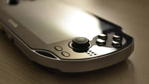 木質表面上的銀色PlayStation Portable遊戲機 — 巴黎聖日耳曼 壁紙